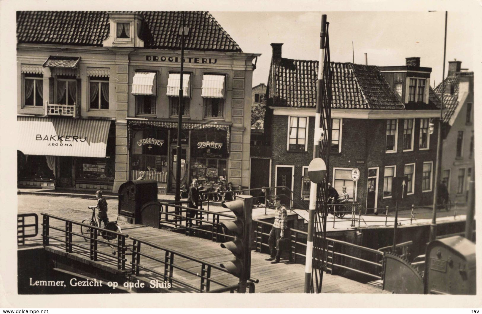 Lemmer Gezicht Op De Oude Sluis Bakkerij Bouma 1567 - Lemmer