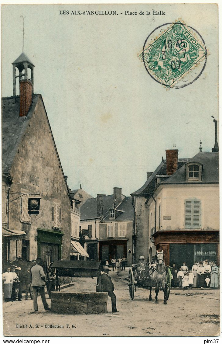 LES AIX D'ANGILLON - Place De La Halle - Les Aix-d'Angillon