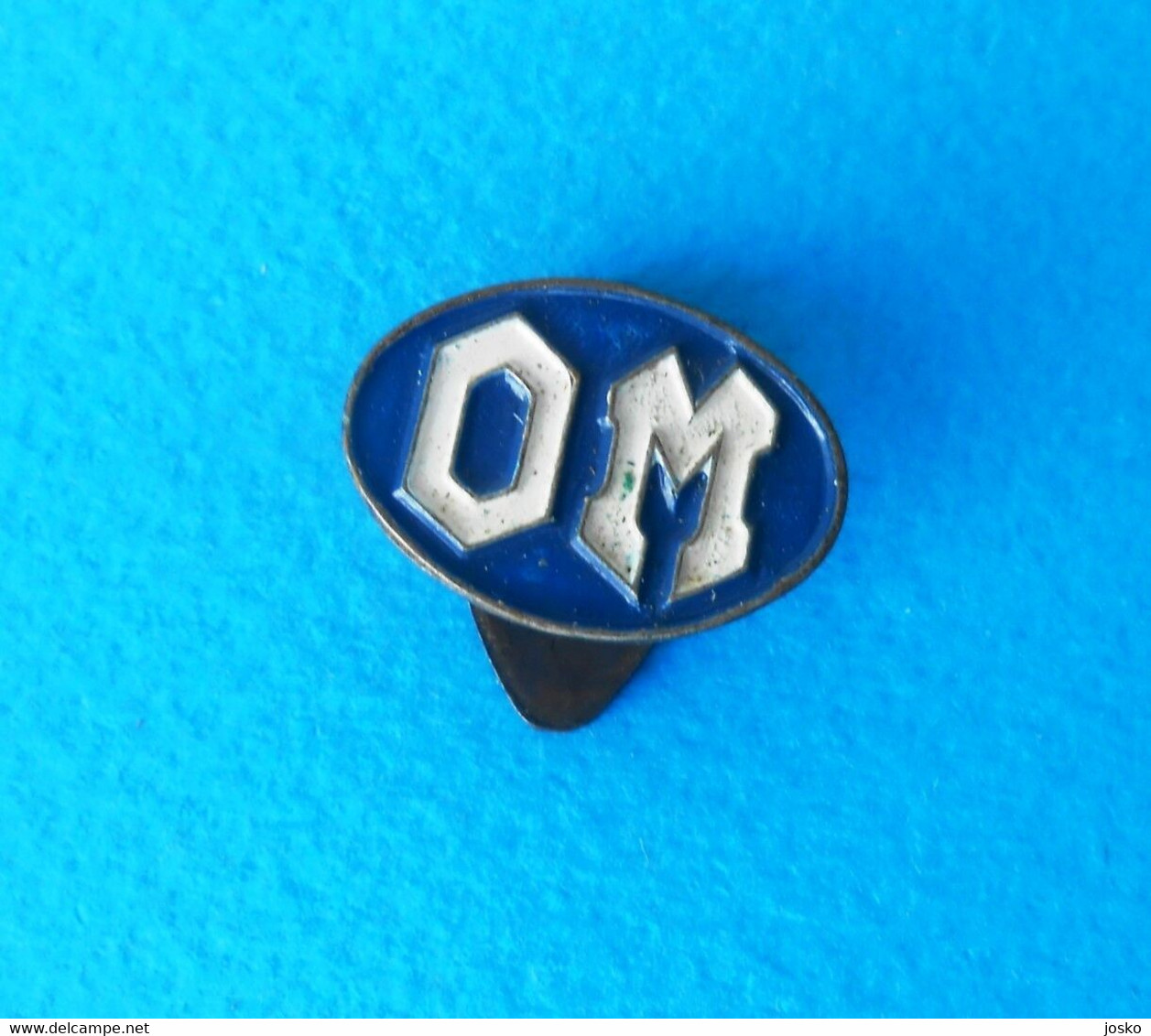 OM Lupetto - Italy Old Buttonhole Pin Italia Truck LKW Lastwagen Autocarro Camion Caminhao Car Autobus Bus Van Furgone - Transports