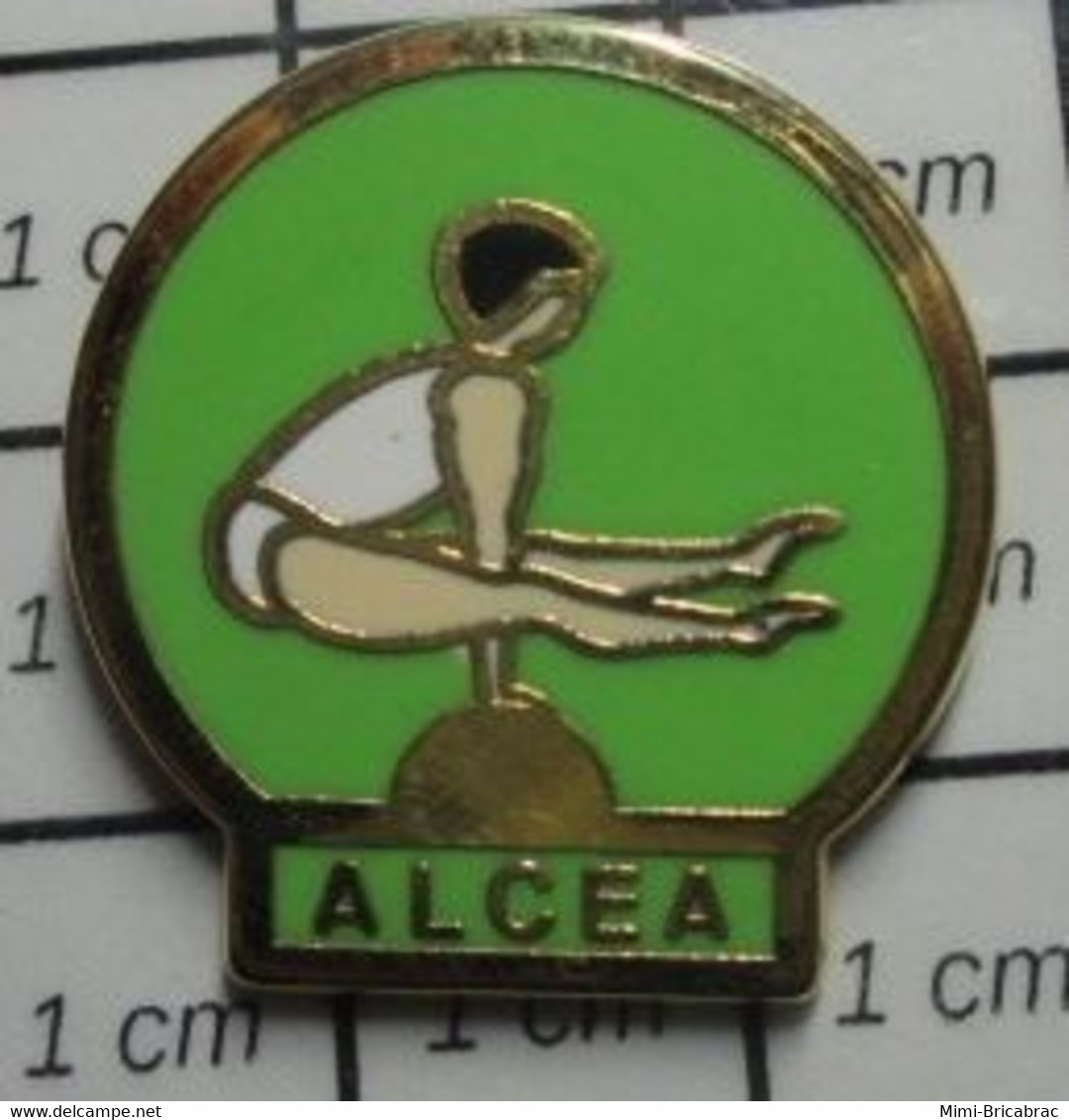 410d Pin's Pins / Beau Et Rare / SPORTS / GYMNASTIQUE ALCEA CHEVAL D'ARCON - Gymnastics