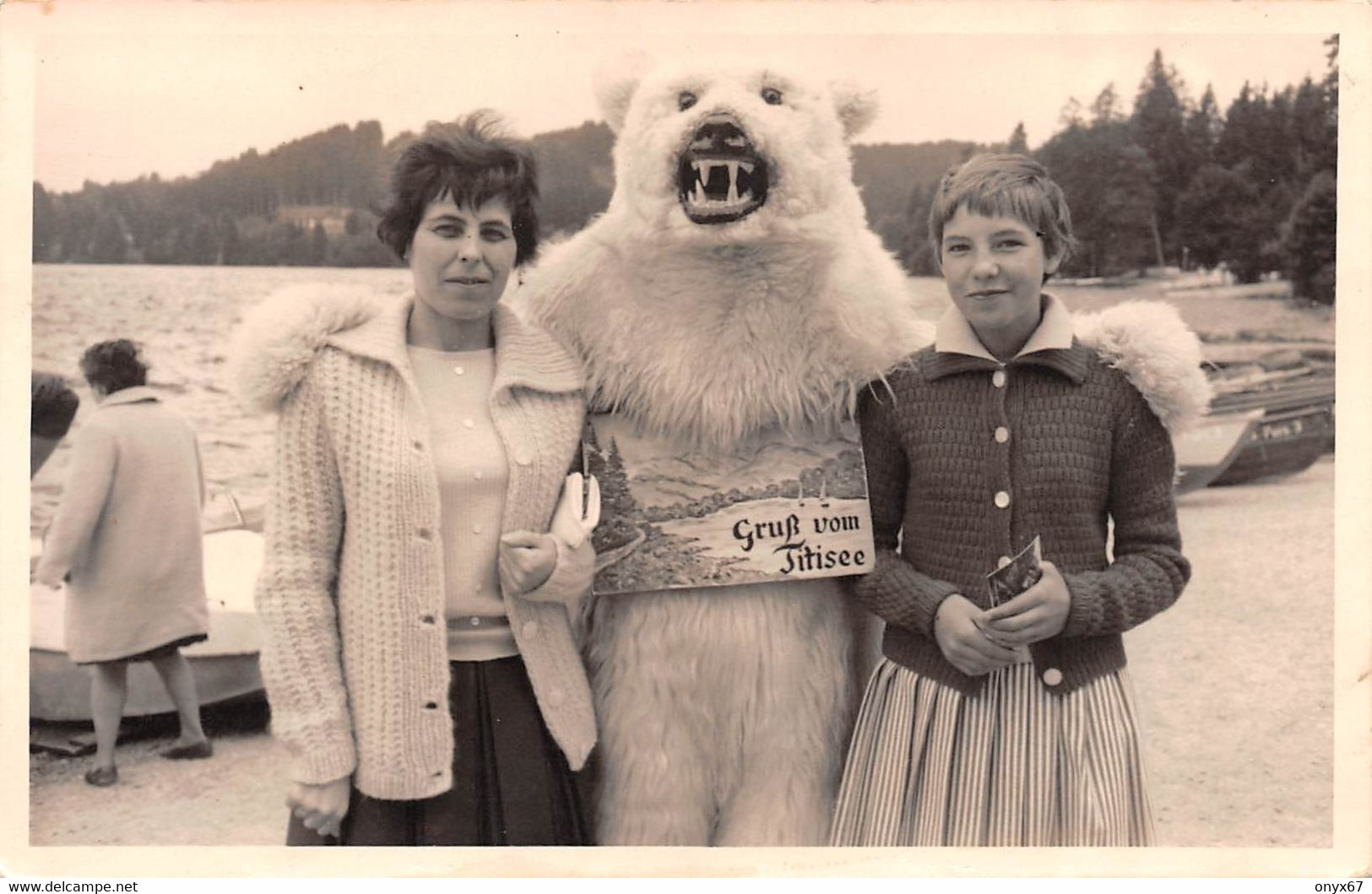 Carte Postale Photo Montreur OURS Blanc Déguisé 2 Jeunes Femmes Lac De TITISEE-Deutschland-Allemagne-Bords Du Lac - Photographie