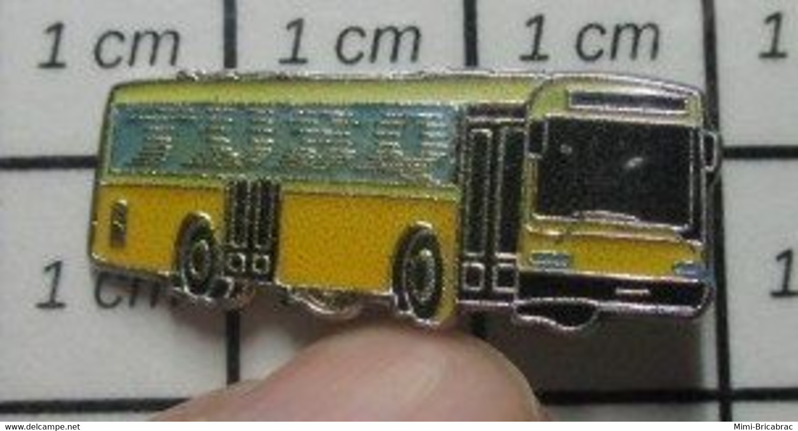 911c Pin's Pins / Beau Et Rare / THEME : TRANSPORTS / AUTOBUS JAUNE ANNEES 80 - Transports