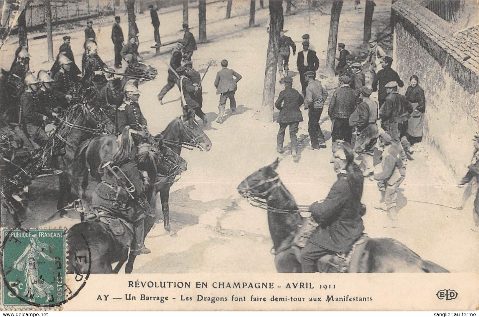 CPA 51 AY REVOLUTION EN CHAMPAGNE UN BARRAGE LES DRAGONS FONT FAIRE DEMI TOUR - Ay En Champagne
