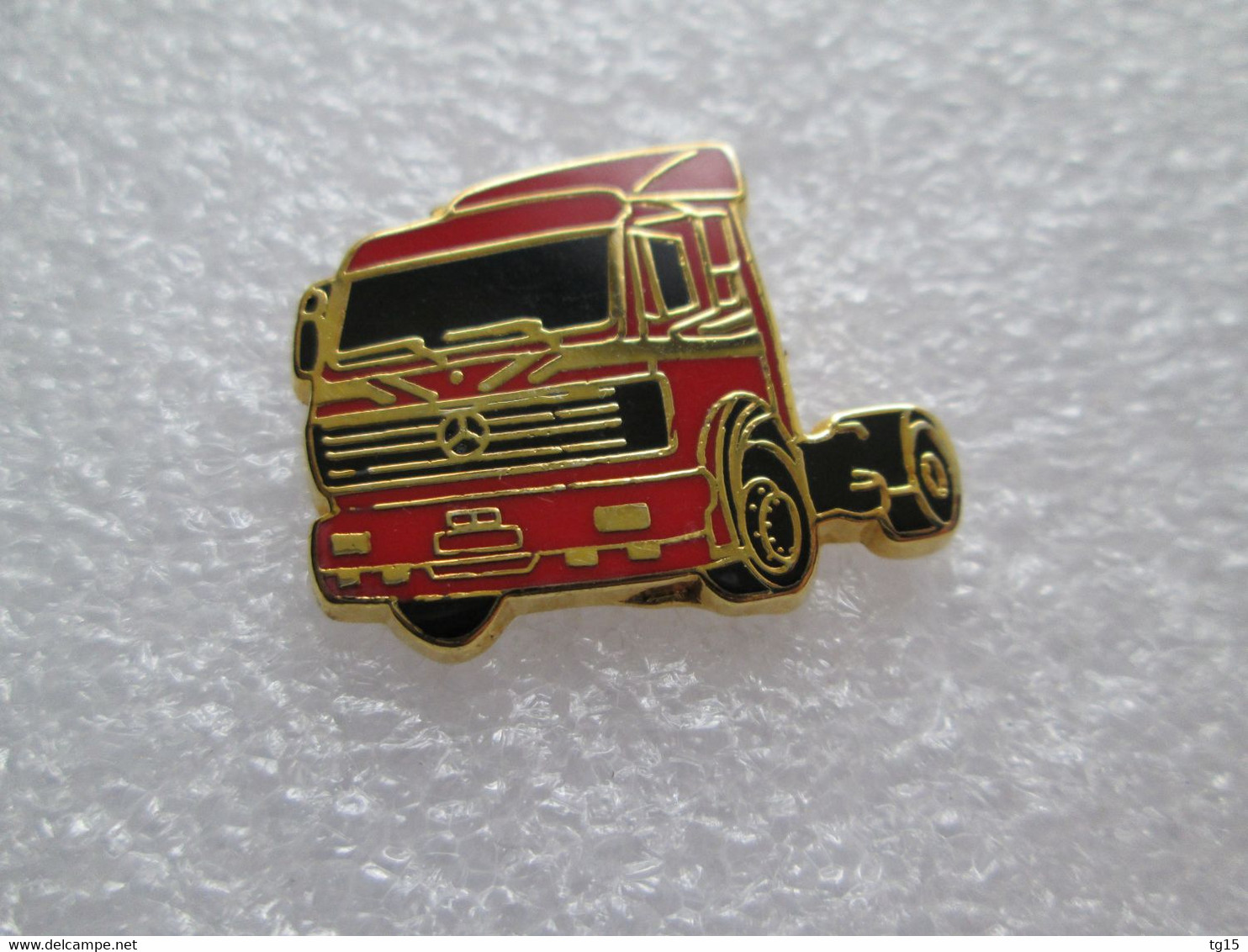 PIN'S    CAMION TRUCK  MERCEDES-BENZ  Zamak   METARGENT - Transports