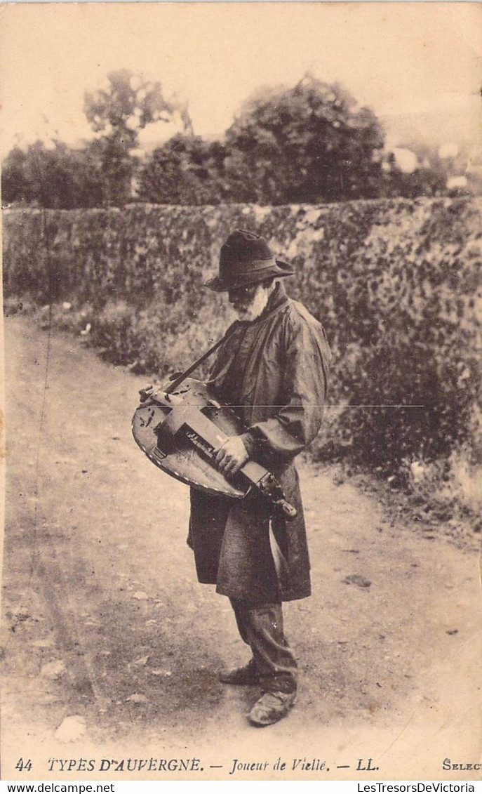 CPA Thèmes - Folklore - Types D'auvergne - Joueur De Vielle - L.L.  - Selecta - Dos Non Divisé - Animée - Musique - Music