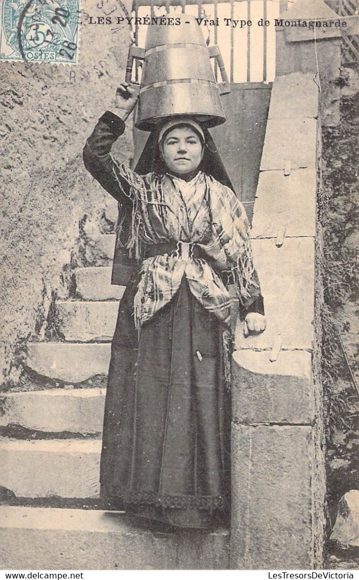 CPA Thèmes - Folklore - Les Pyrénées - Vrai Type De Montagnarde - Oblitérée Basses Pyrénées - Costume D'époque - Costumi