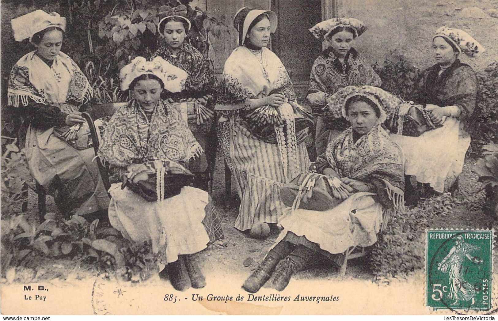 CPA Thèmes - Folklore - Un Groupe De Dentellières Auvergnates - M.B. Le Puy - Animée - Oblitérée 1910 - Chapeau - Personajes