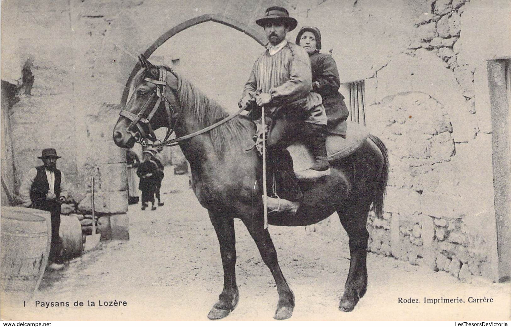 CPA Thèmes - Métiers - Paysans De La Lozère - Rodez. Imprimerie Carrère - Animée - Cheval - Tonneau - Ruelle - Bauern