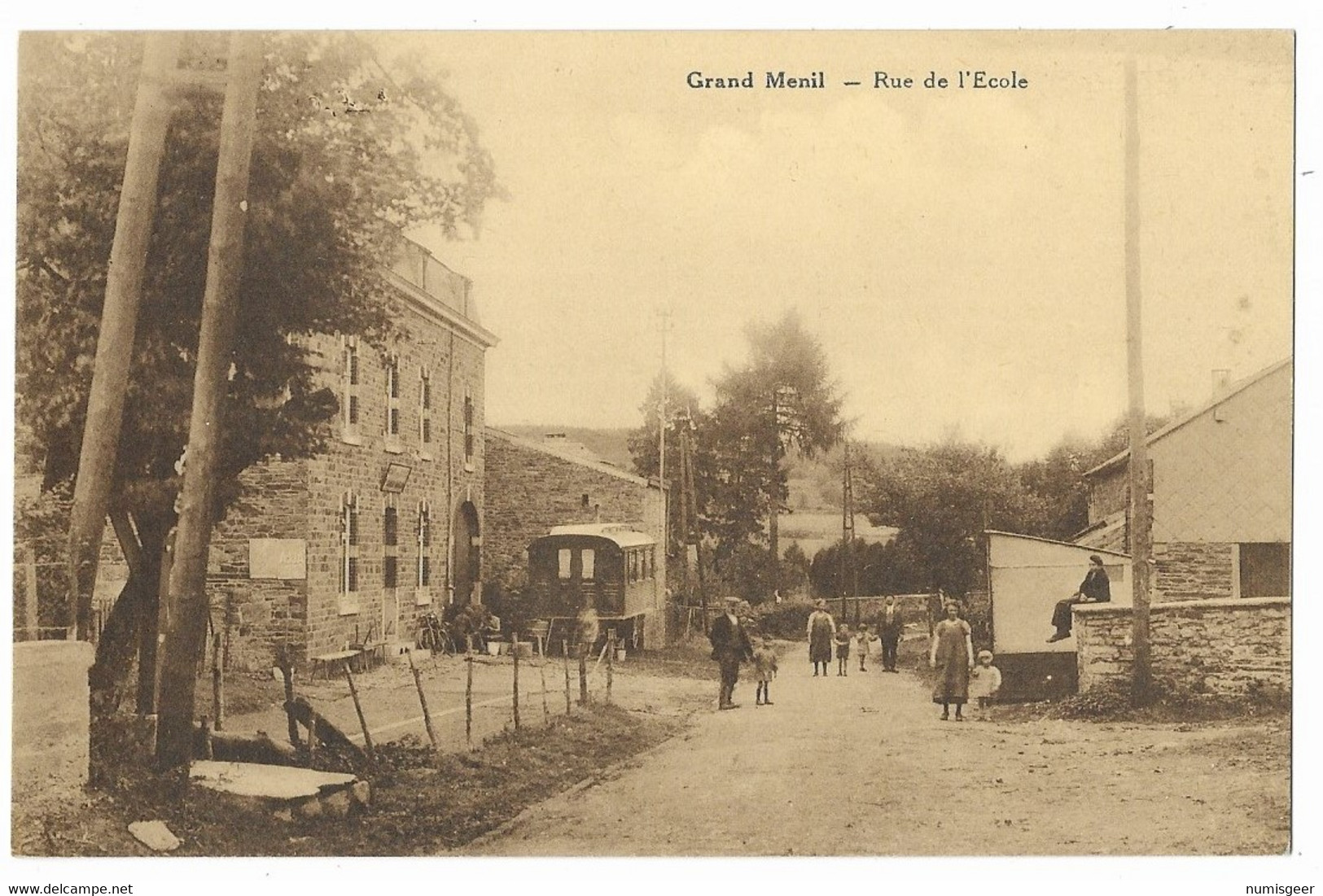 GRAND-MENIL  ---  Rue De L'Ecole - Manhay