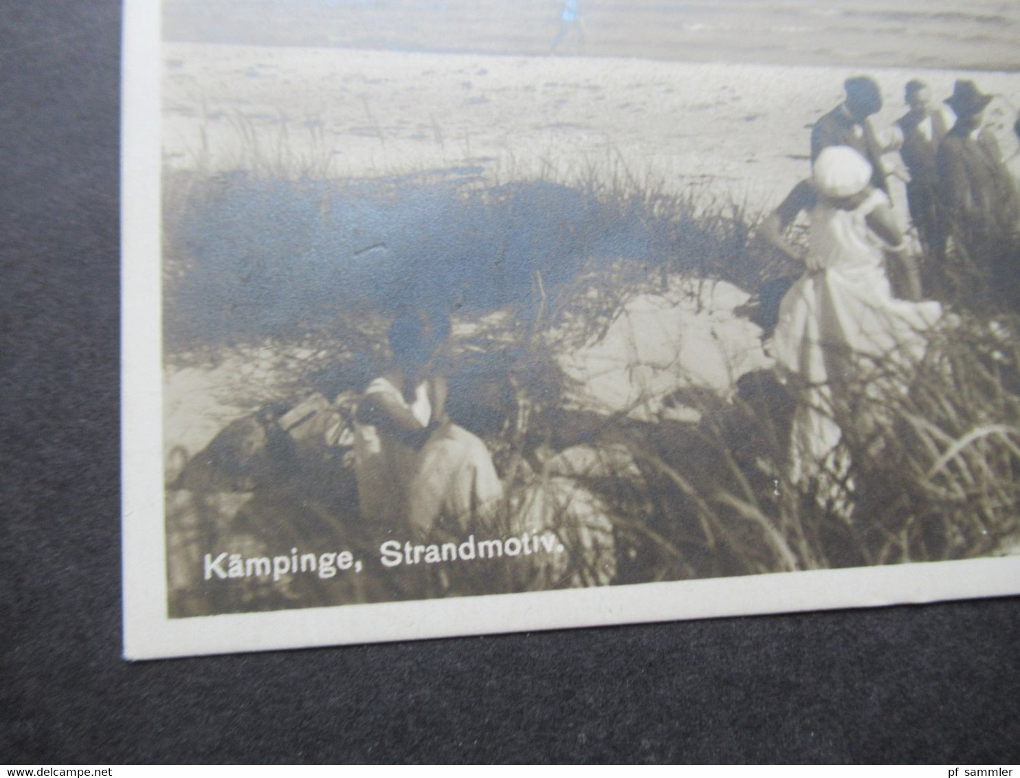 Echtfoto AK 1920er Jahre Kämpinge, Strandmotiv / Kleines Segelboot Und Männer Und Frauen Am Strand - Suède