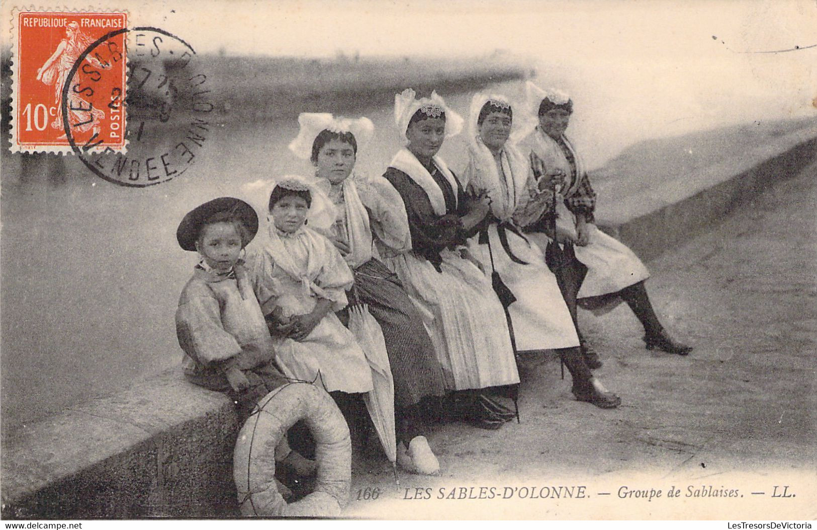 CPA - FOLKLORE - Costumes - Les Sables D'Olonne - Groupe De Sablaises - LL - Costumes