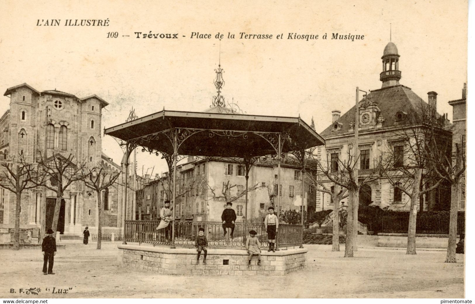 TREVOUX PLACE DE LA TERRASSE ET KIOSQUE A MUSIQUE - Trévoux