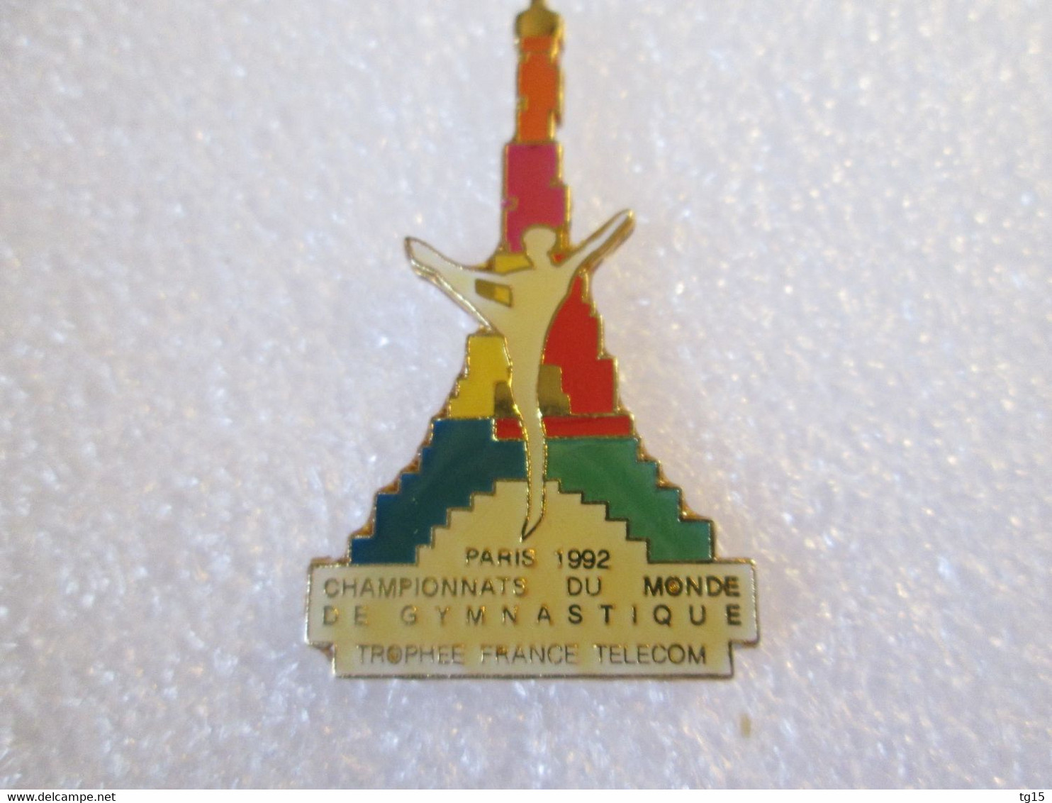 PIN'S    GYMNASTIQUE  CHAMPIONNAT DU MONDE PARIS 1992 TROPHÉE FRANCE TELECOM  TOUR EIFFEL - Gymnastique