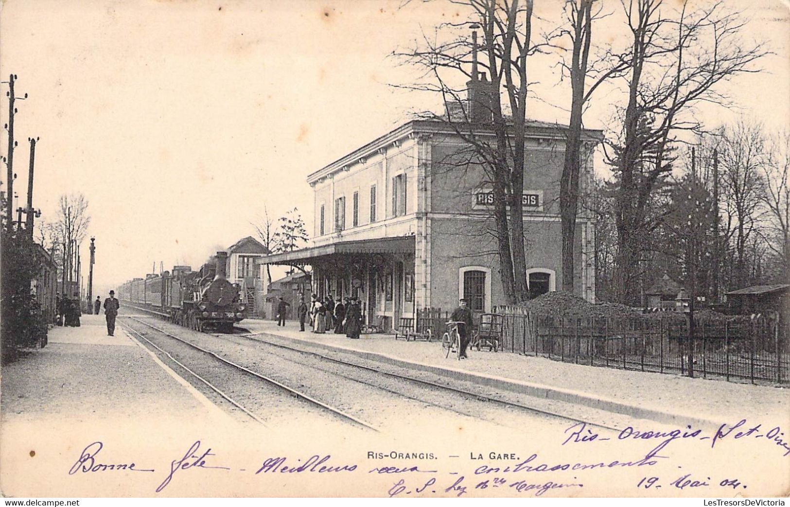 CPA Thèmes - Chemin De Fer - Ris Orangis - La Gare - 19 Mai 1904 - Dos Non Divisé - Photoypie A. Breger Frères - Animée - Estaciones Con Trenes