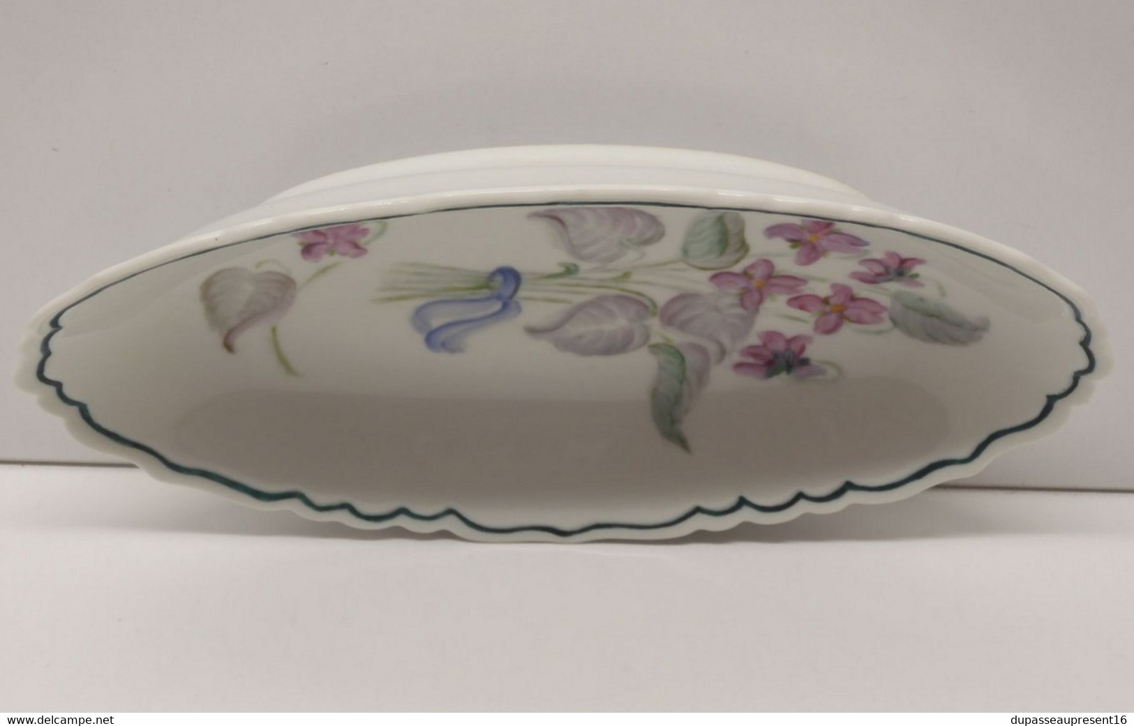 *JOLI PETIT PLAT RAVIER PORCELAINE De LIMOGES Décor Main MJ ROQUES Déco Table  E - Limoges (FRA)