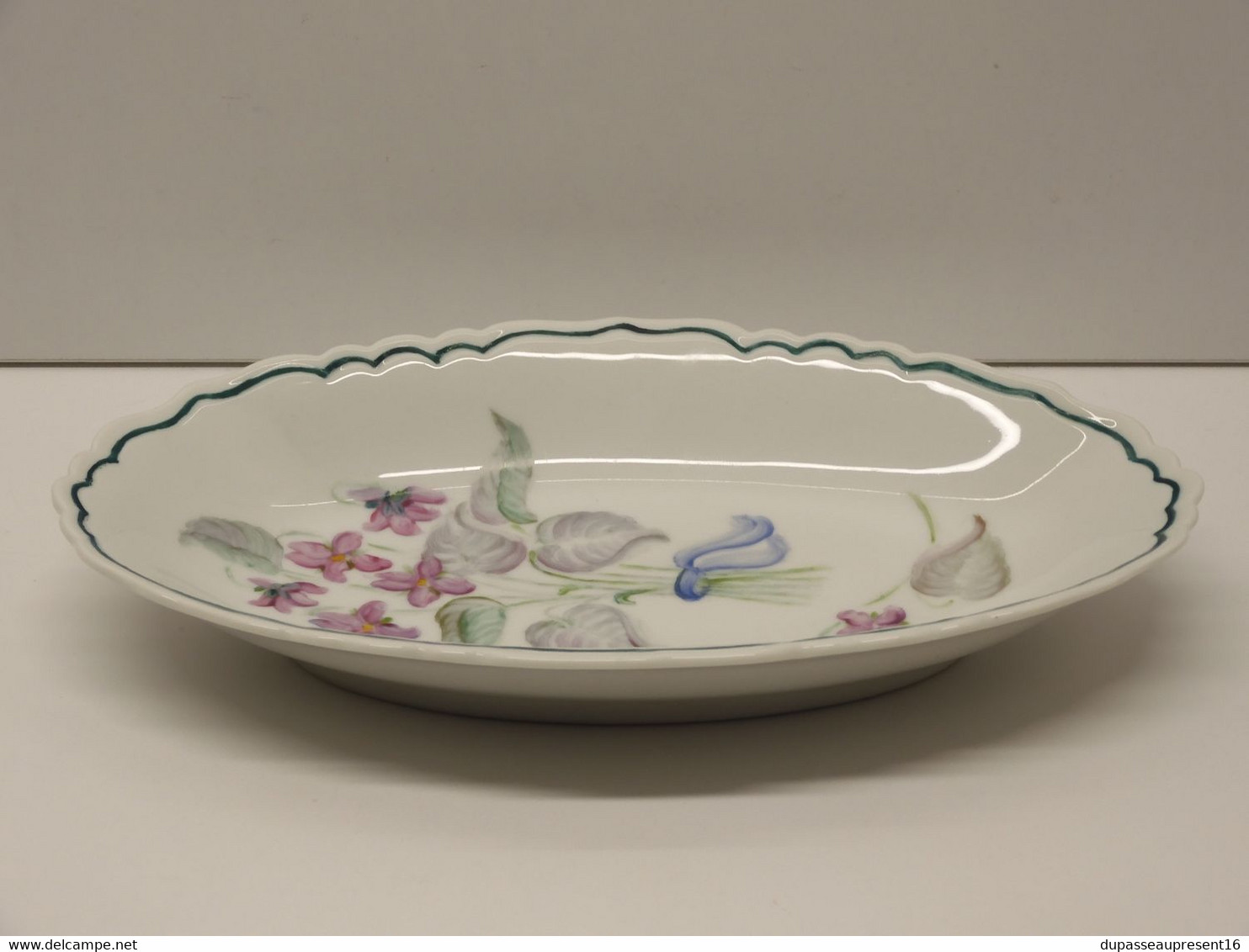 *JOLI PETIT PLAT RAVIER PORCELAINE de LIMOGES décor main MJ ROQUES Déco Table  E