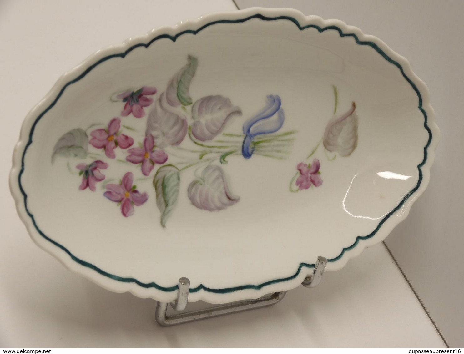 *JOLI PETIT PLAT RAVIER PORCELAINE de LIMOGES décor main MJ ROQUES Déco Table  E