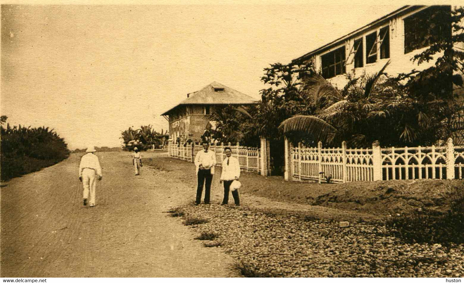 MOYEN CONGO - POINTE NOIRE - A.E.F. - Maisons D'Habitions Européennes, Animée - Pointe-Noire