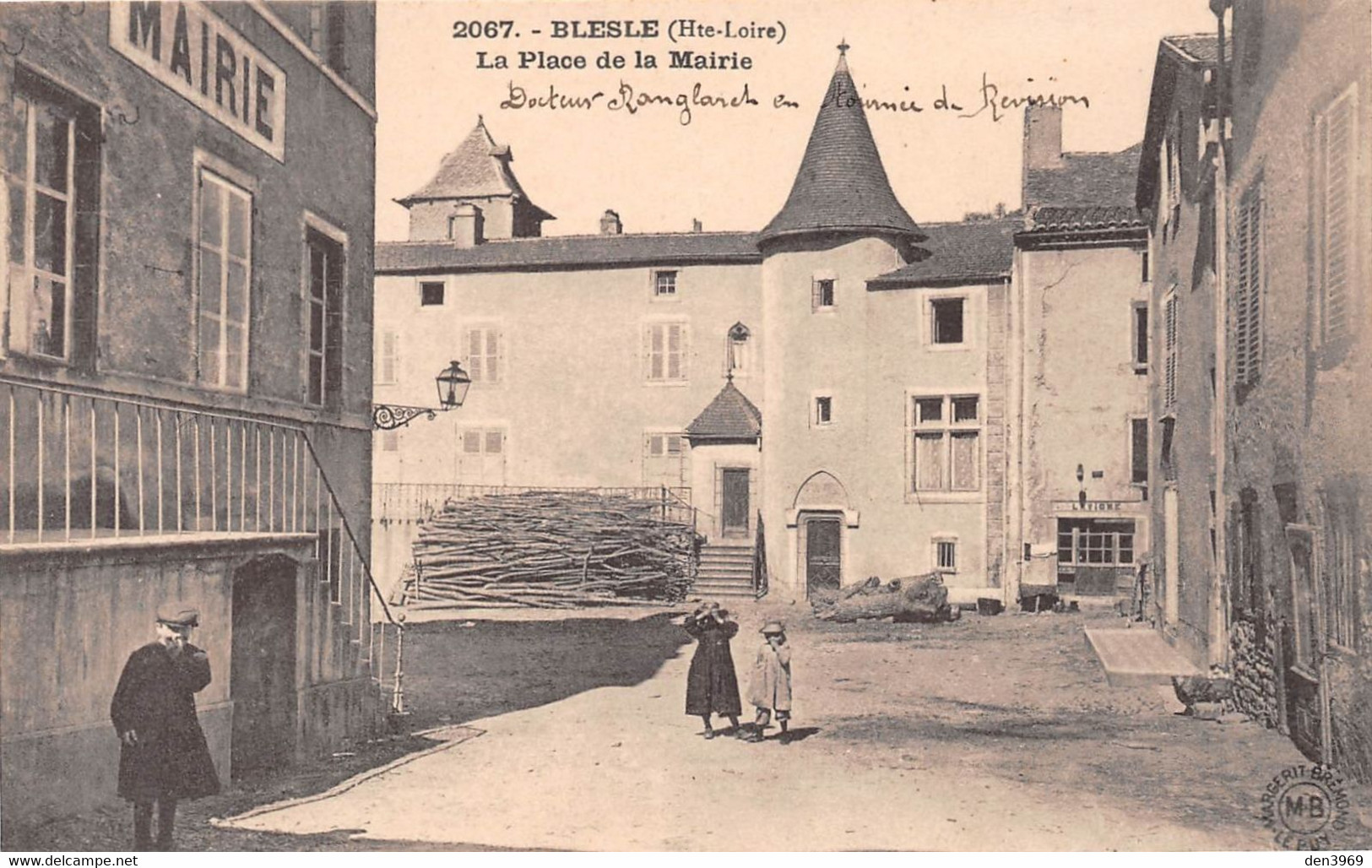 BLESLE (Haute-Loire) - La Place De La Mairie - Blesle