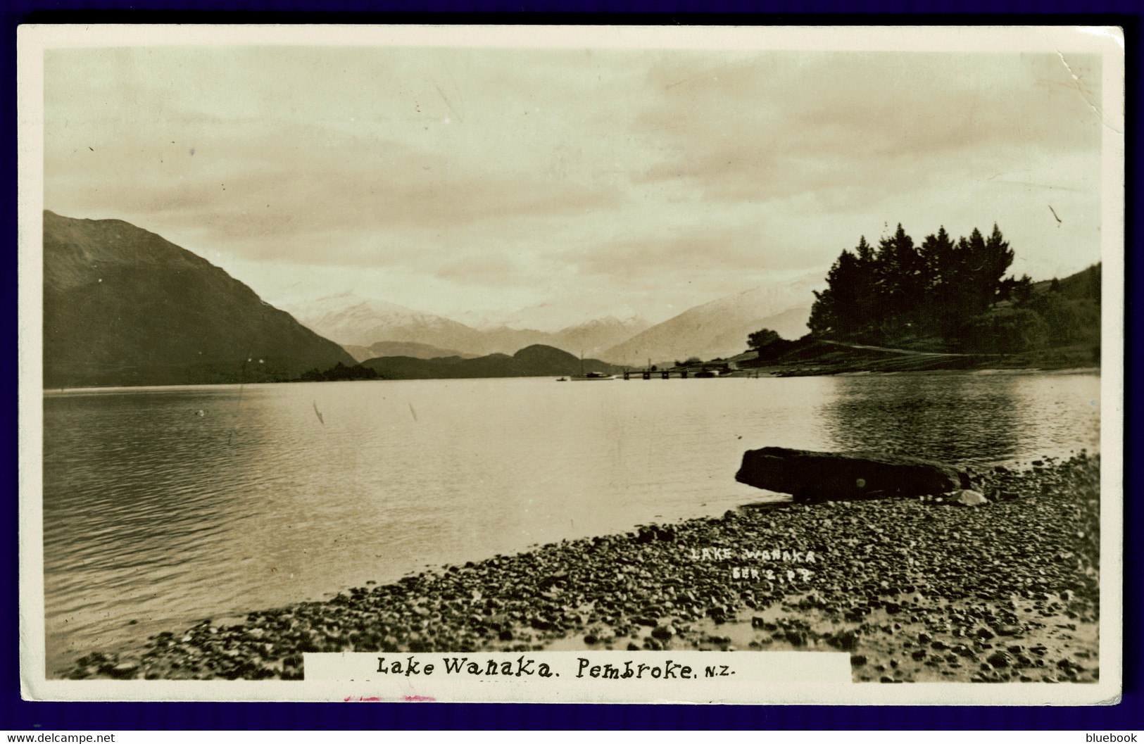 Ref 1586 -  1933 RP Postcard Lake Wanaka Pembroke - New Zealand Scenery 3d Rate To Edgware - Briefe U. Dokumente