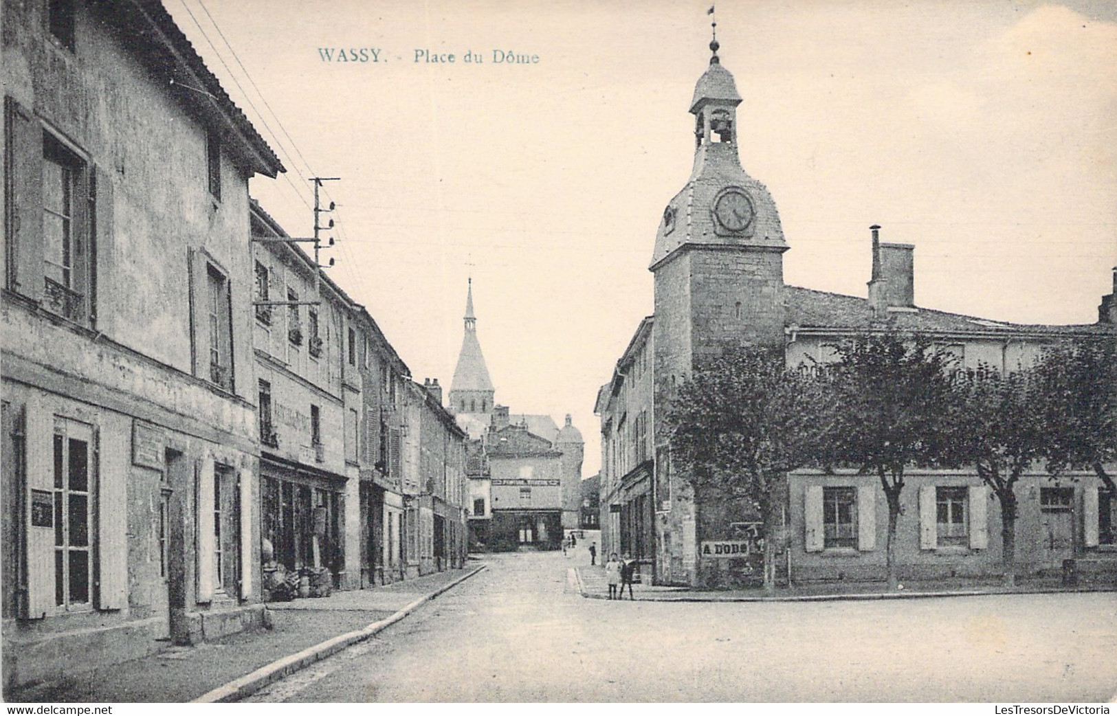 CPA FRANCE - 52 - WASSY - Place Du Dôme - Wassy