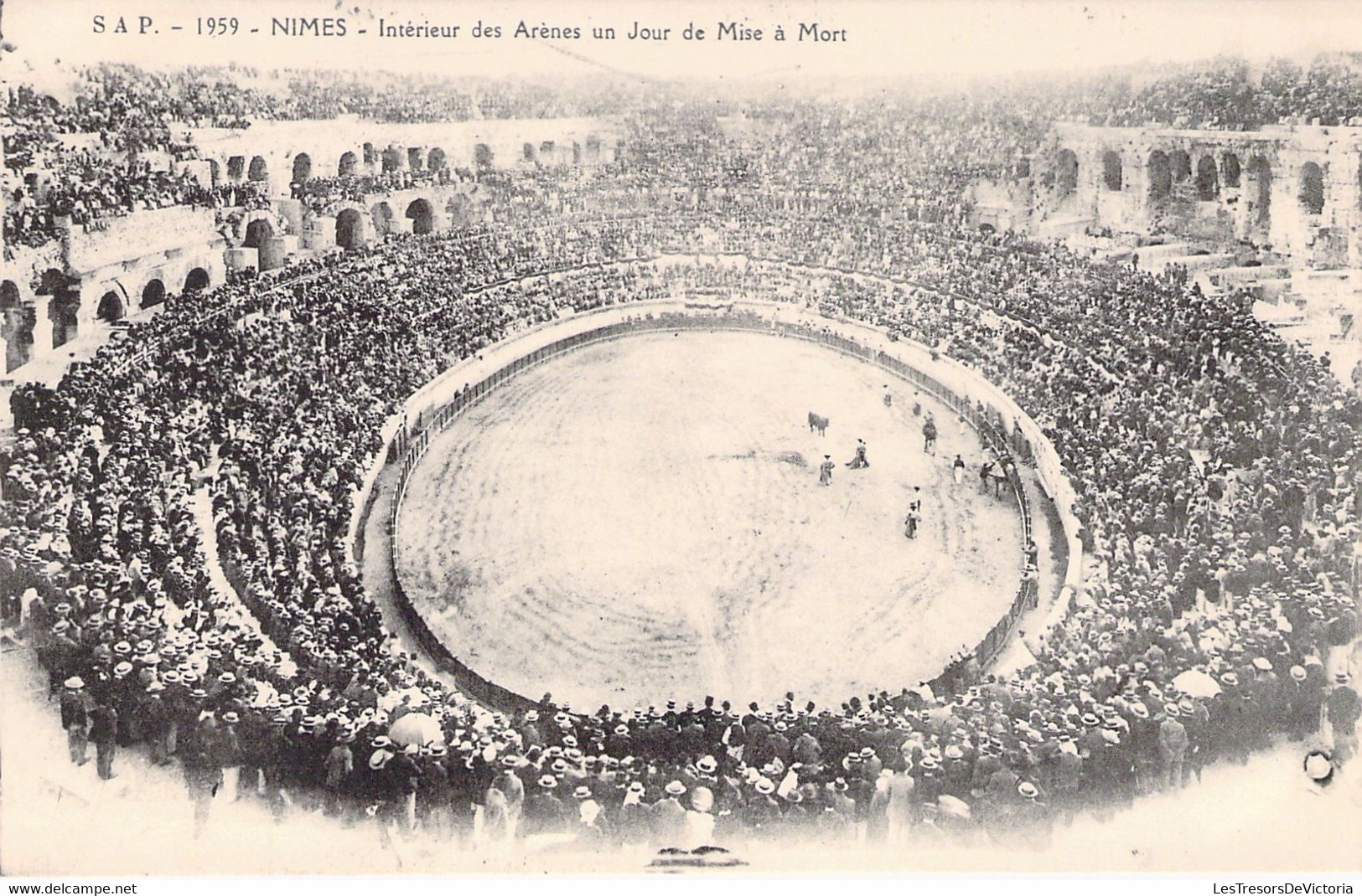 CPA CORRIDA - Nimes - Intérieur Des Arènes Un Jour De Mise à Mort - Stierkampf