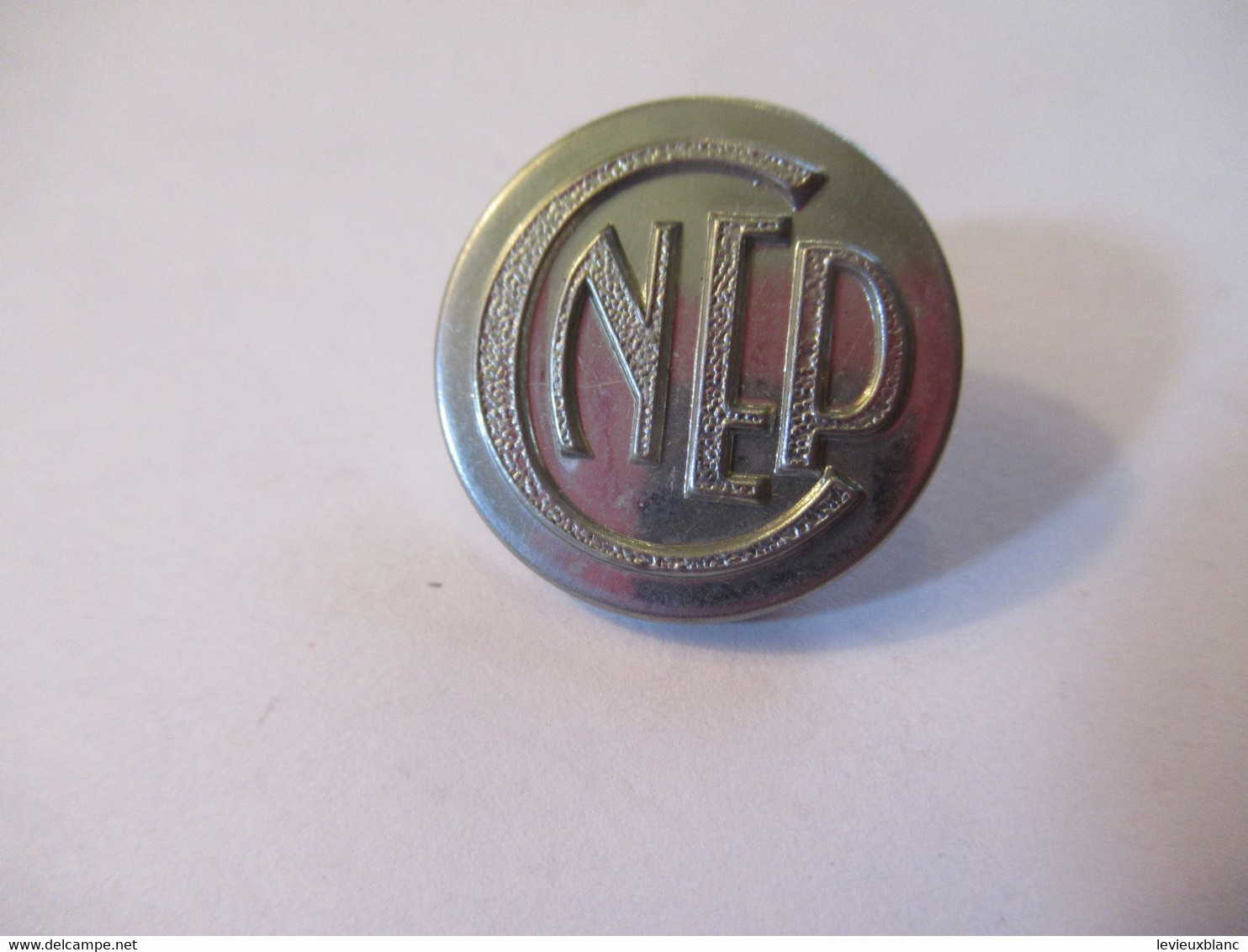 2 Boutons Anciens/ Banque/ Uniforme/Comptoir National D'Escompte De Paris / C N E P / 2,1 Cm/Vers 1960         BOUT232 - Botones