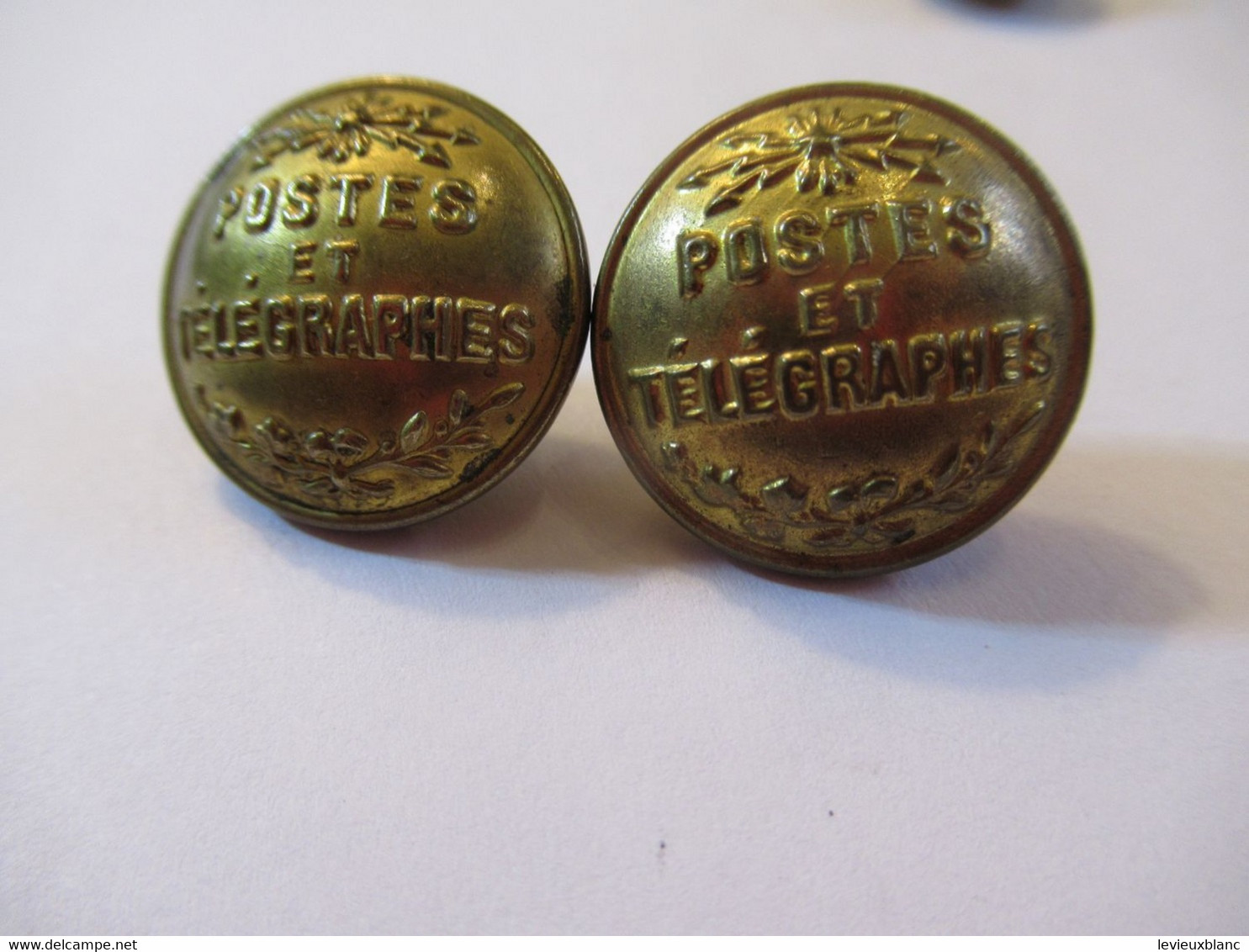 2   Boutons Anciens Bombés/ Poste/ Uniforme/Postes Et Télégraphes/ Doré/ T W & W Paris/2,3 Cm/ Début XXéme   BOUT238 - Boutons