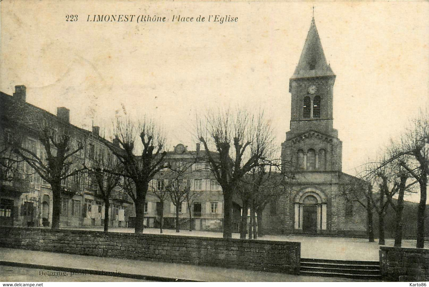 Limonest * La Place De L'église Du Village - Limonest