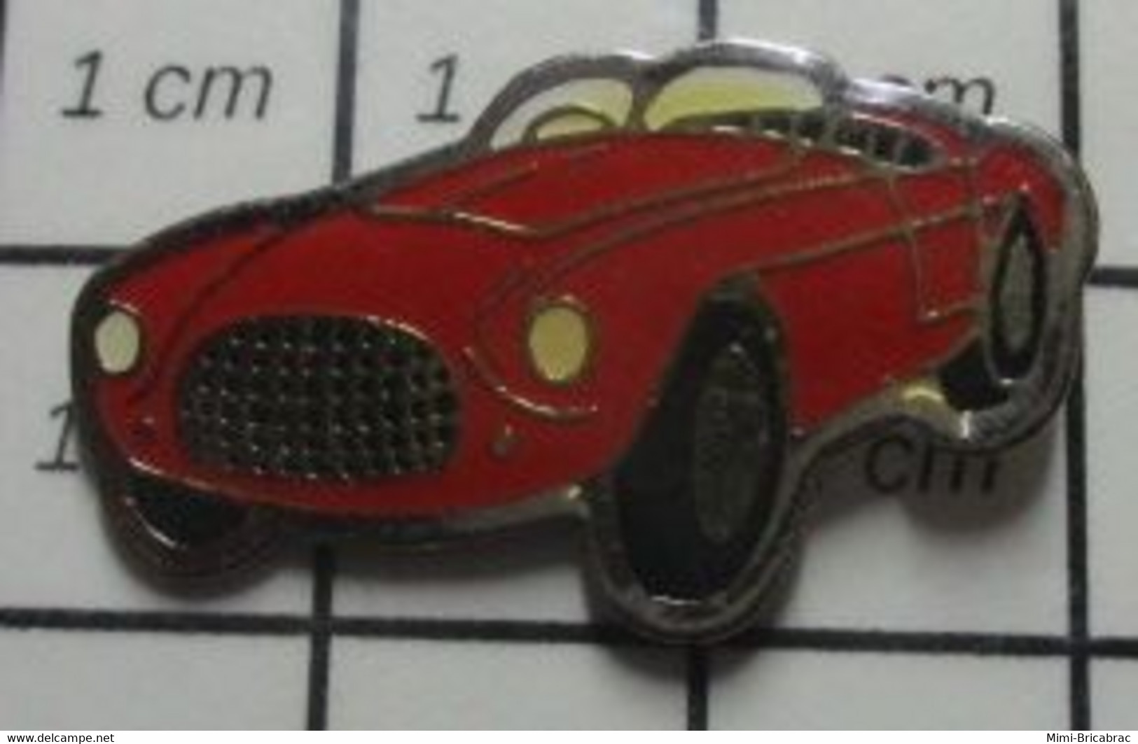 410f Pin's Pins / Beau Et Rare / THEME : AUTOMOBILES / PETITE BARQUETTE FERRARI ROUGE ANNEES 60 70 - Ferrari