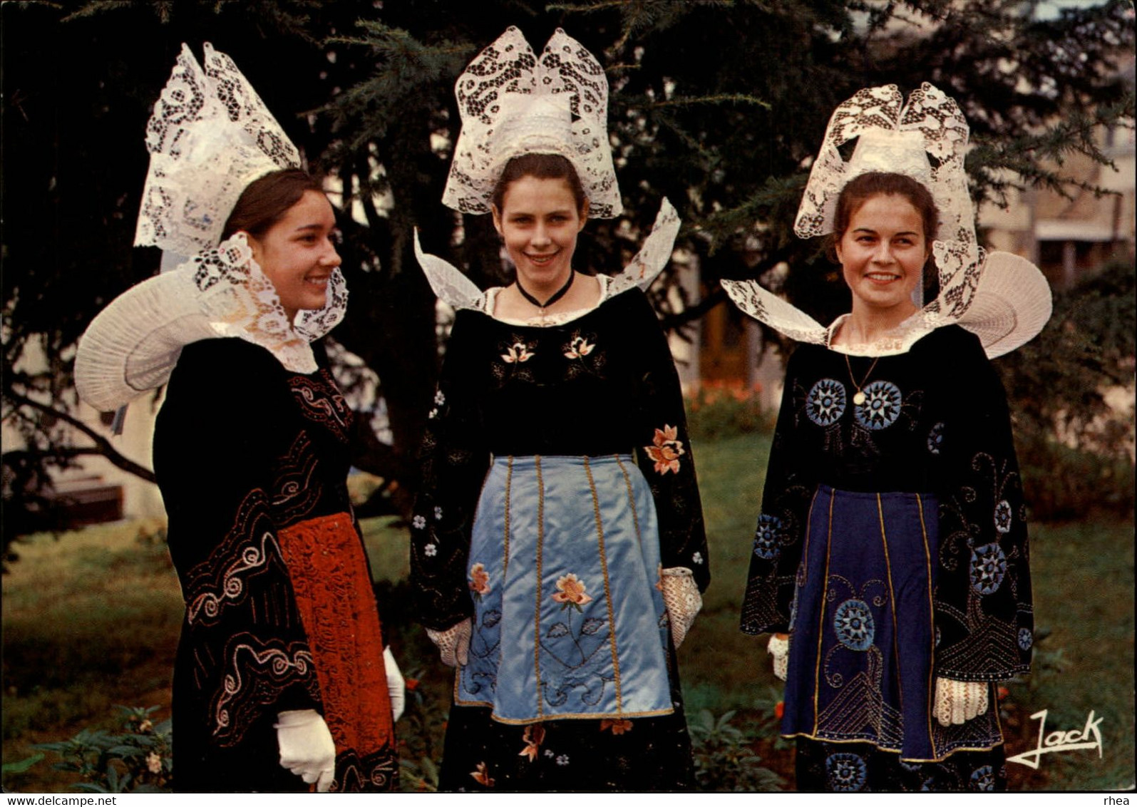 29 - LA FORET-FOUESNANT - KERLEVEN - Cercle Celtique "Bleuniou Kignez" - Costumes Bretons - Coiffes Bretonnes - 3 CARTES - La Forêt-Fouesnant