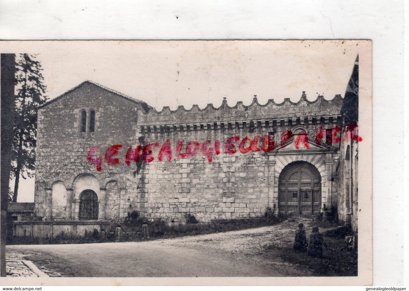 16-  VOUZAN  - ENTREE DU CHATEAU - CHARENTE - Villefagnan