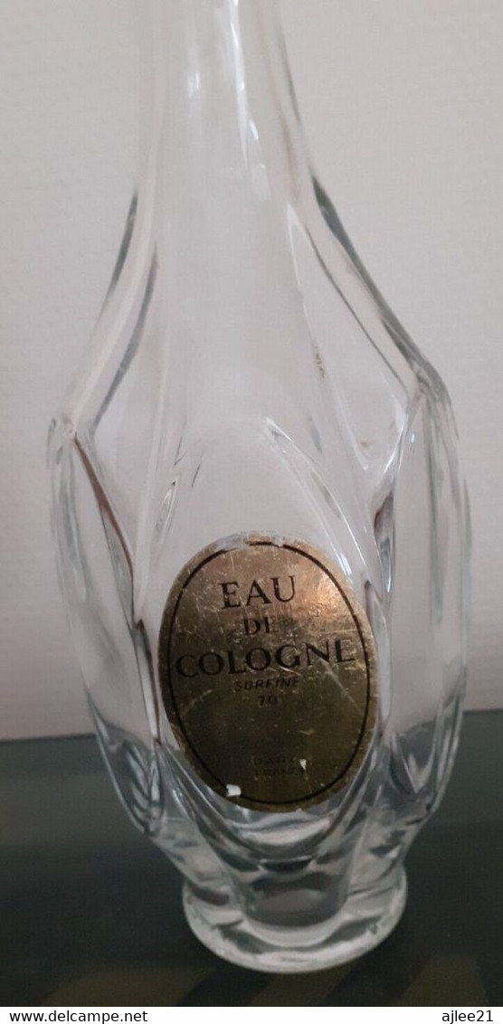 Flacon De Parfum. Eau De Cologne. Surfine 70. Paris France. Verre Moulé. - Flaconi Profumi (vuoti)