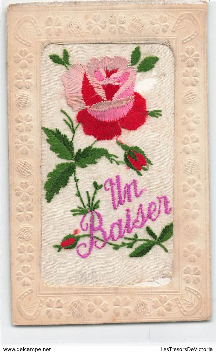 CPA Brodée - Fantaisie - Un Baiser - Rose Brodée - Broderie - Brodées