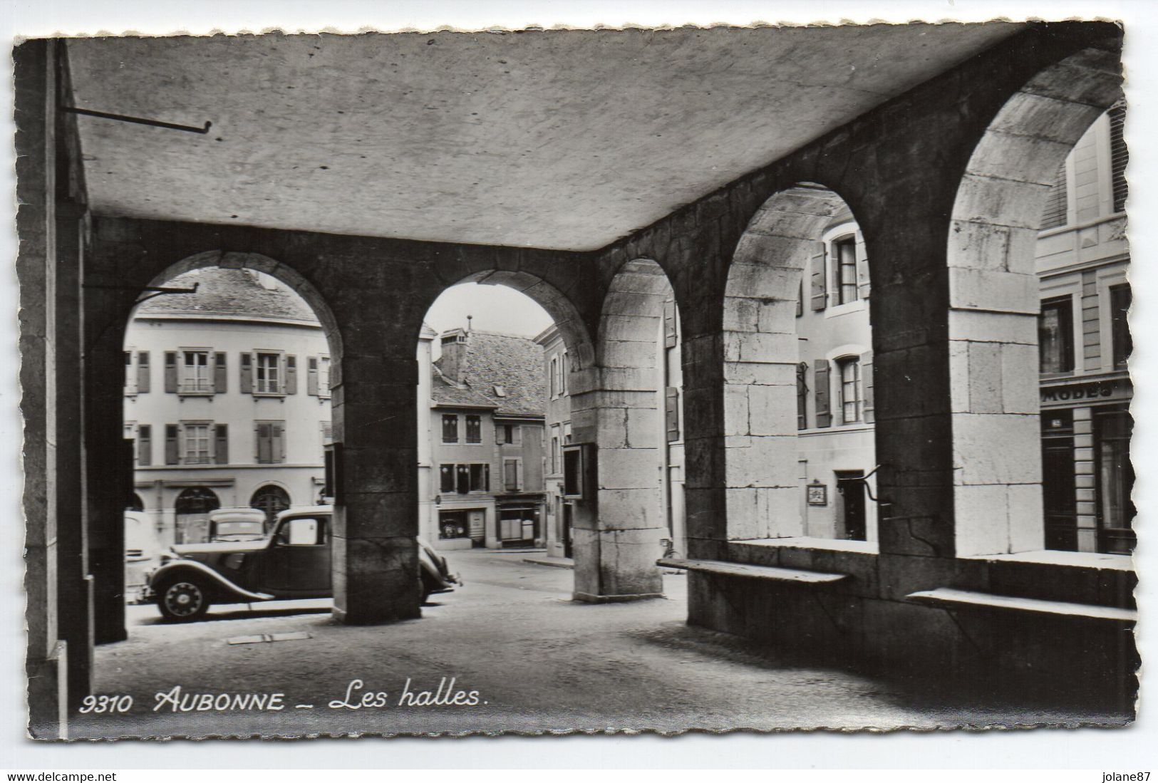 CPA     SUISSE AUBONNE    -  LES HALLES   VIEILLE VOITURE - Aubonne