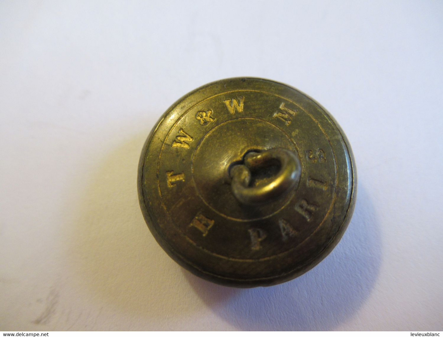 1 Bouton Ancien Bombé D'uniforme/Postes / Postes Et Télégraphes/bronze/T W & W Paris/ 2 ,3 Cm /Début XX éme      BOUT241 - Buttons