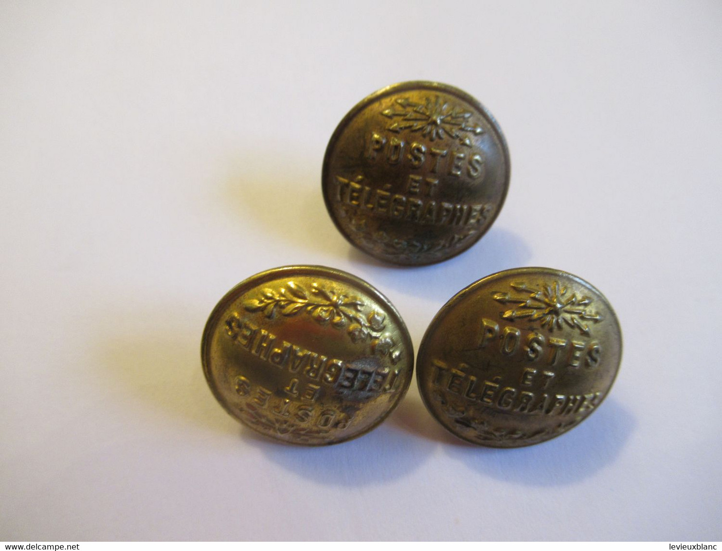 3 Boutons Anciens Bombés D'uniforme/Postes / Postes Et Télégraphes/bronze/A M & Cie/2 ,3 Cm /Début XX éme   BOUT242 - Bottoni