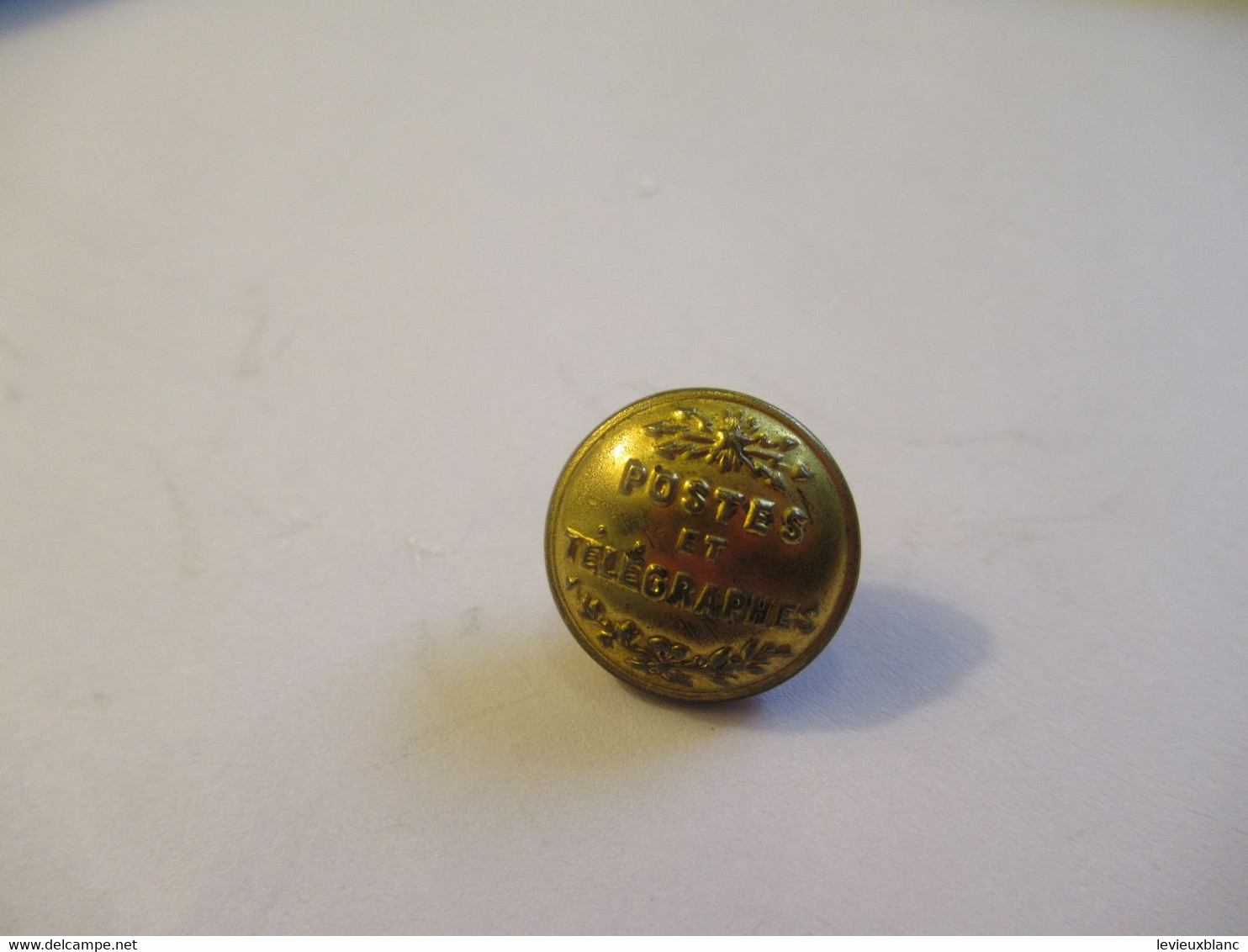 1  Mini-Bouton Ancien Bombé D'uniforme/Postes / Postes Et Télégraphes/bronze Doré /1,5 Cm /Début XX éme   BOUT244 - Boutons