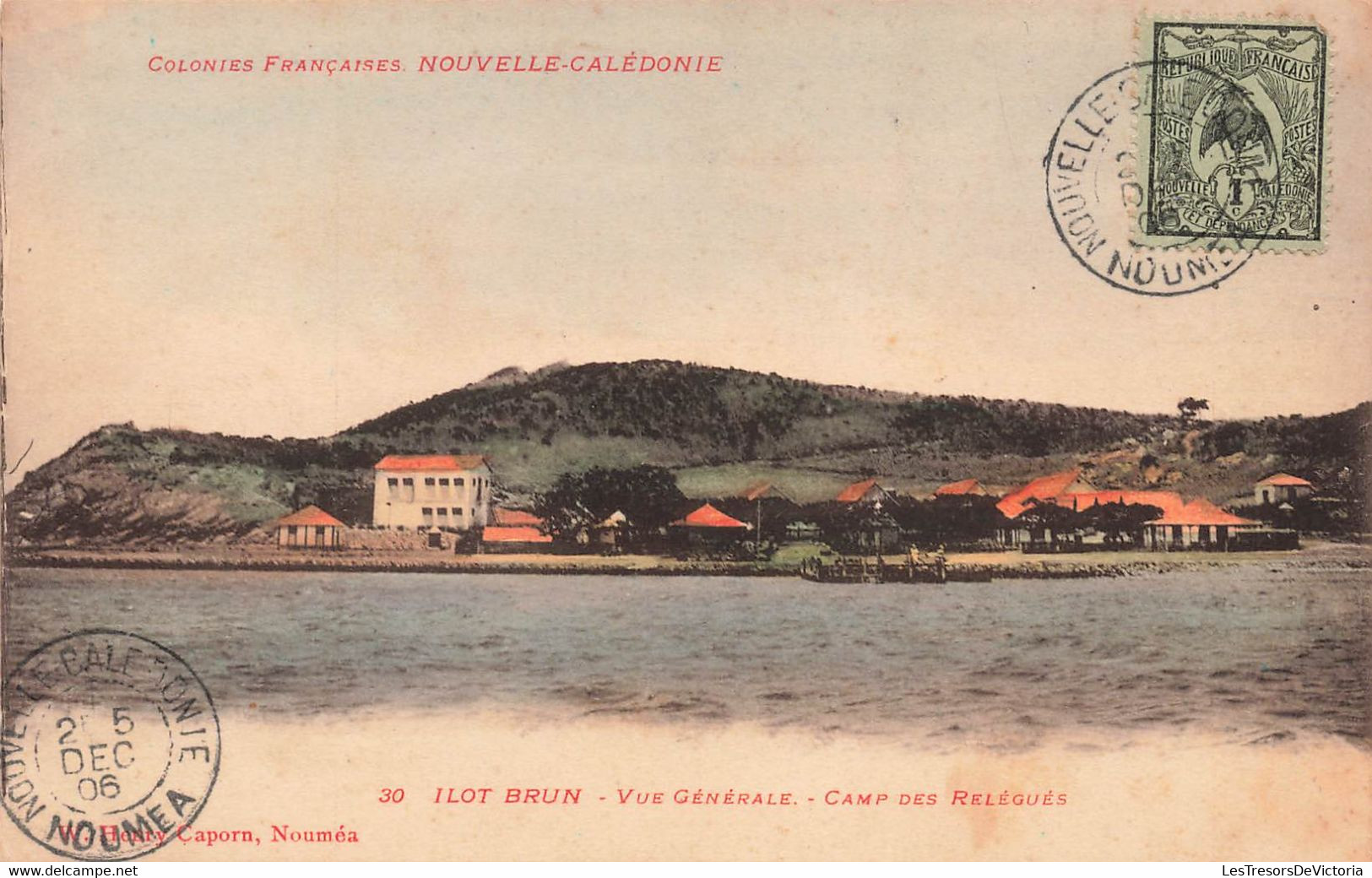 CPA NOUVELLE CALEDONIE - Ilot Brun - Vue Generale - Camp Des Relegués - Henry Caporn - Colorisé - Nieuw-Caledonië