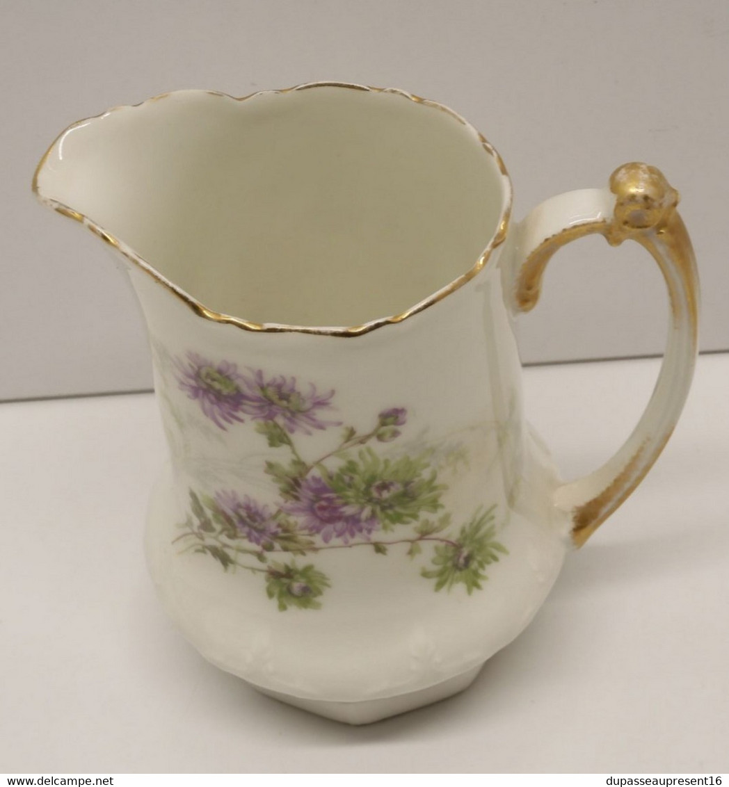 *JOLI ANCIEN POT A LAIT CREMIER PORCELAINE De LIMOGES Décor Fleurs Mauves  E - Limoges (FRA)