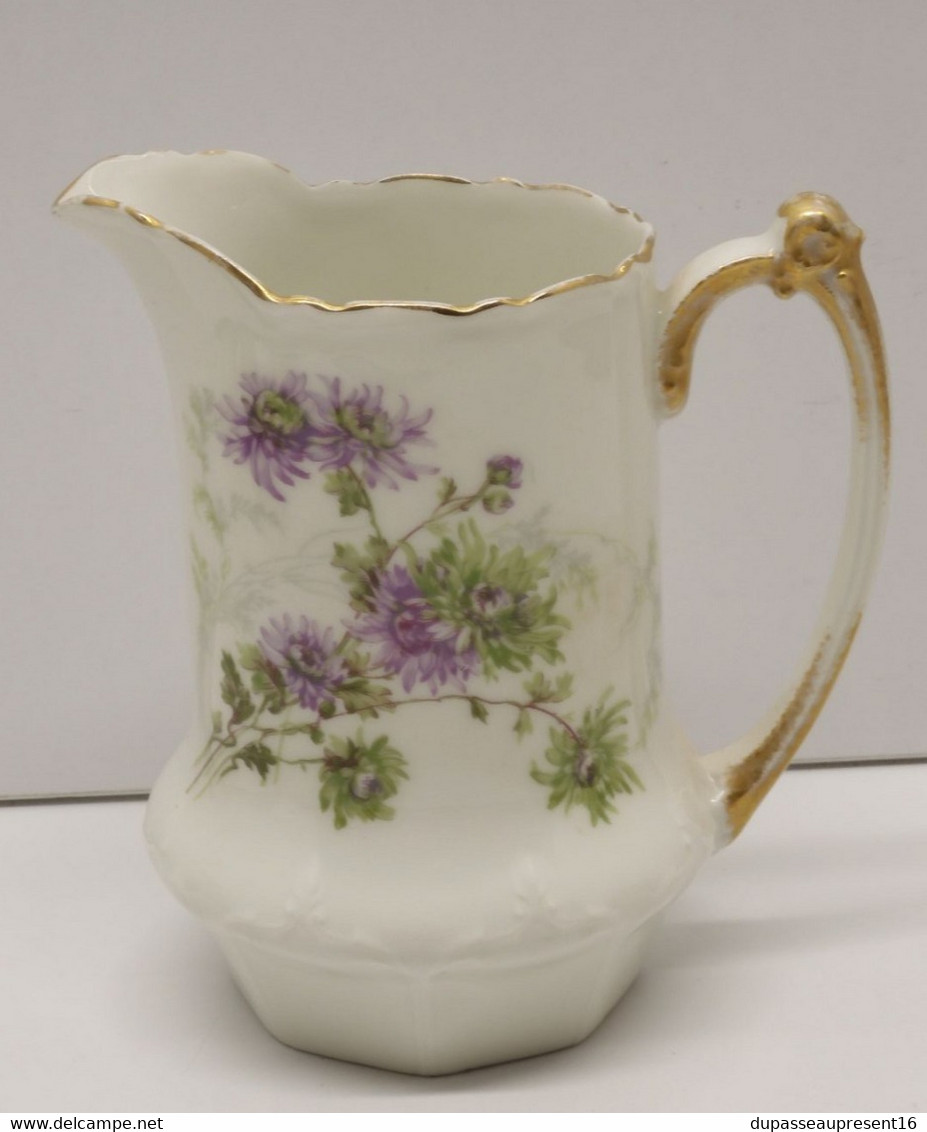 *JOLI ANCIEN POT A LAIT CREMIER PORCELAINE De LIMOGES Décor Fleurs Mauves  E - Limoges (FRA)