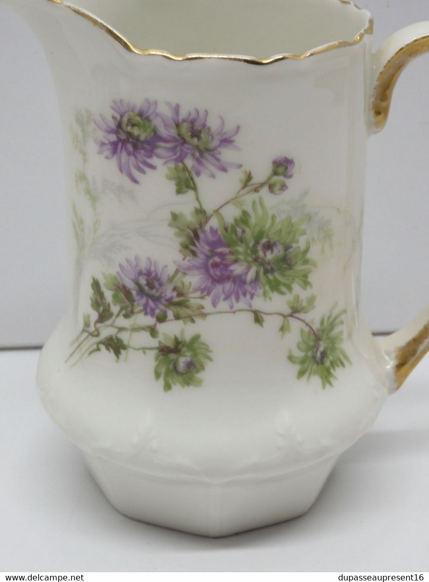 *JOLI ANCIEN POT A LAIT CREMIER PORCELAINE De LIMOGES Décor Fleurs Mauves  E - Limoges (FRA)