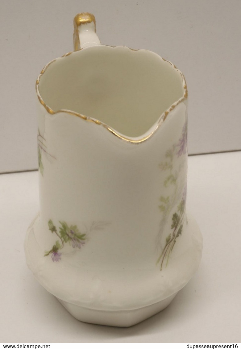 *JOLI ANCIEN POT A LAIT CREMIER PORCELAINE de LIMOGES décor fleurs mauves  E