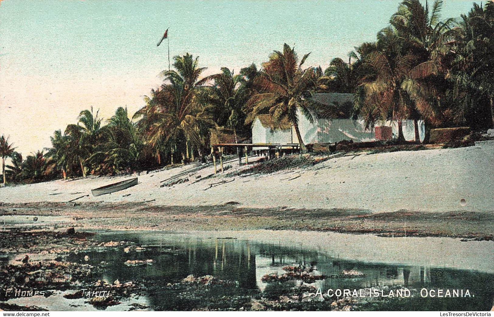 CPA TAHITI - A Coral Island - Oceania - F Homes - Colorisé - Un Trou De Poinçon Dans La Carte - Tahiti