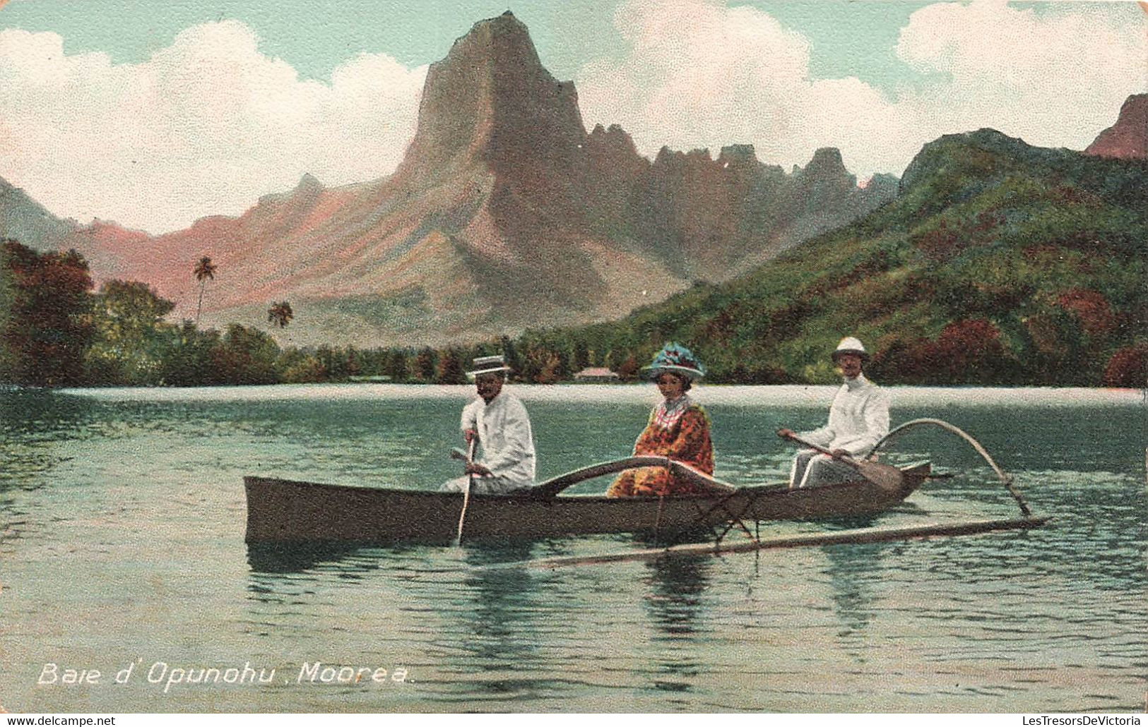 CPA TAHITI - Baie D'opunohu - Moorea - Deux Hommes Et Une Femme Dans Une Pirogue - F Homes - Colorisé - Tahiti