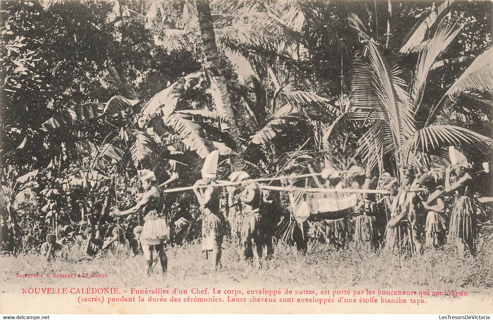 CPA NOUVELLE CALEDONIE - Funerailles D'un Chef - Le Corps Enveloppé De Nattes Porté Par Les Boucaneurs - Nieuw-Caledonië