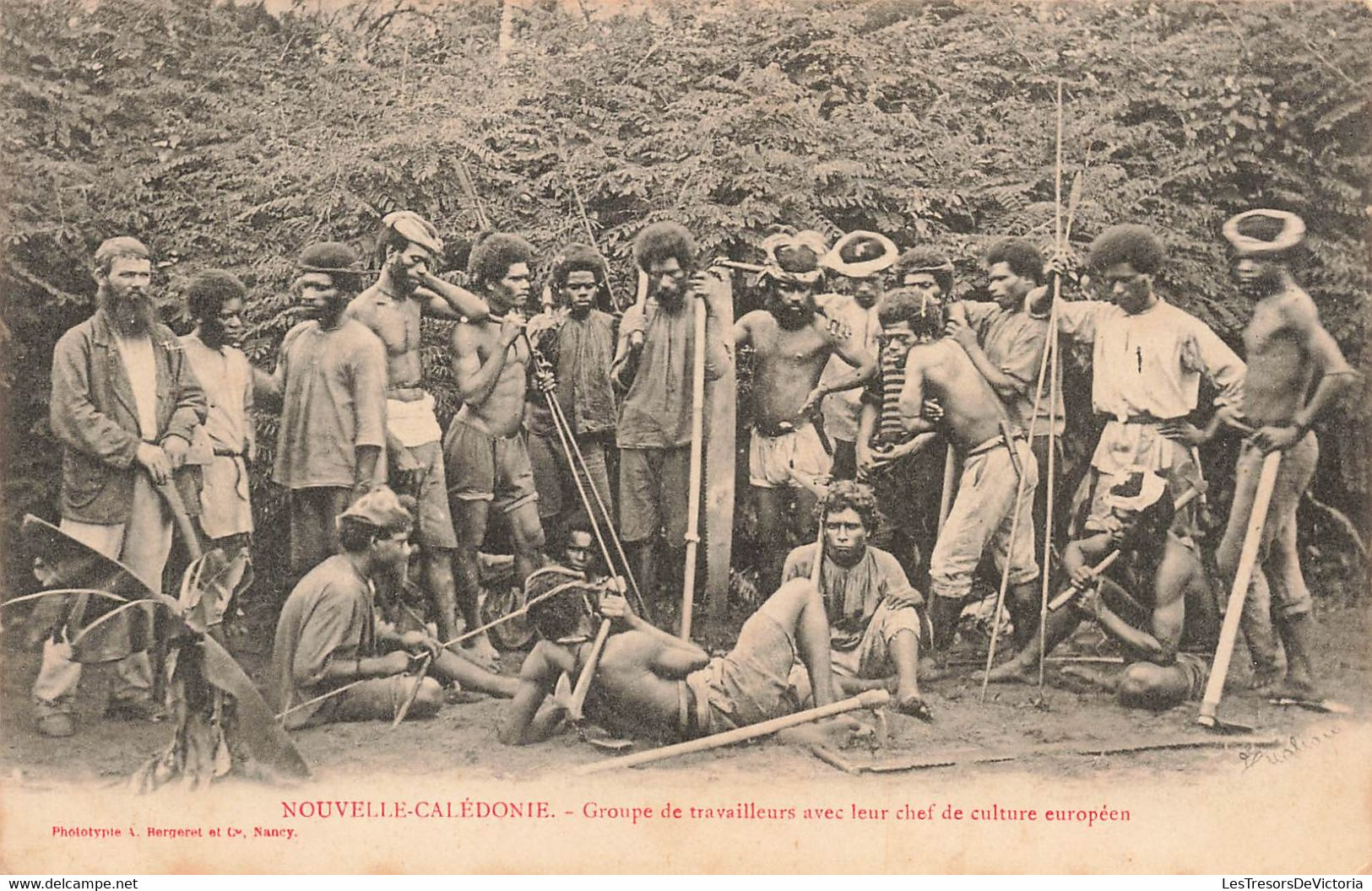 CPA NOUVELLE CALEDONIE - Groupe De Travailleurs Avec Leur Chef De Culture Européen - Bergeret - New Caledonia