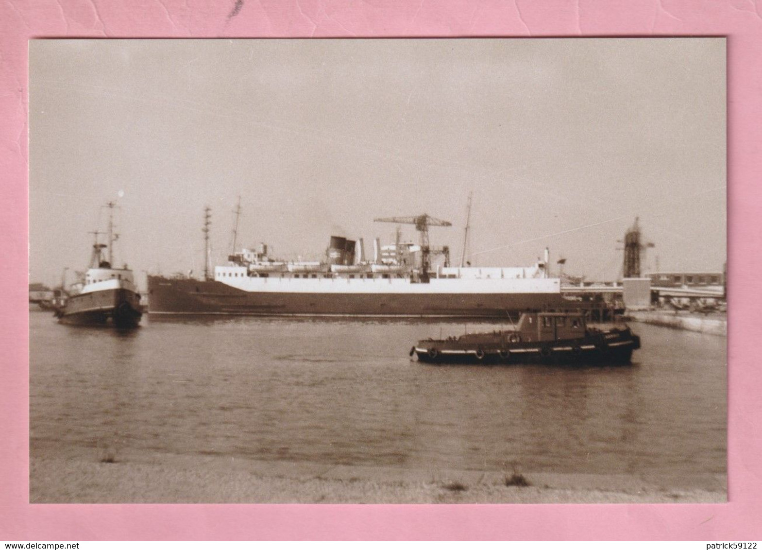 PHOTOGRAPHIE - PORT DE DUNKERQUE - FERRY BOAT " TWICKENHAM FERRY " EN GARE MARITIME - - Schiffe