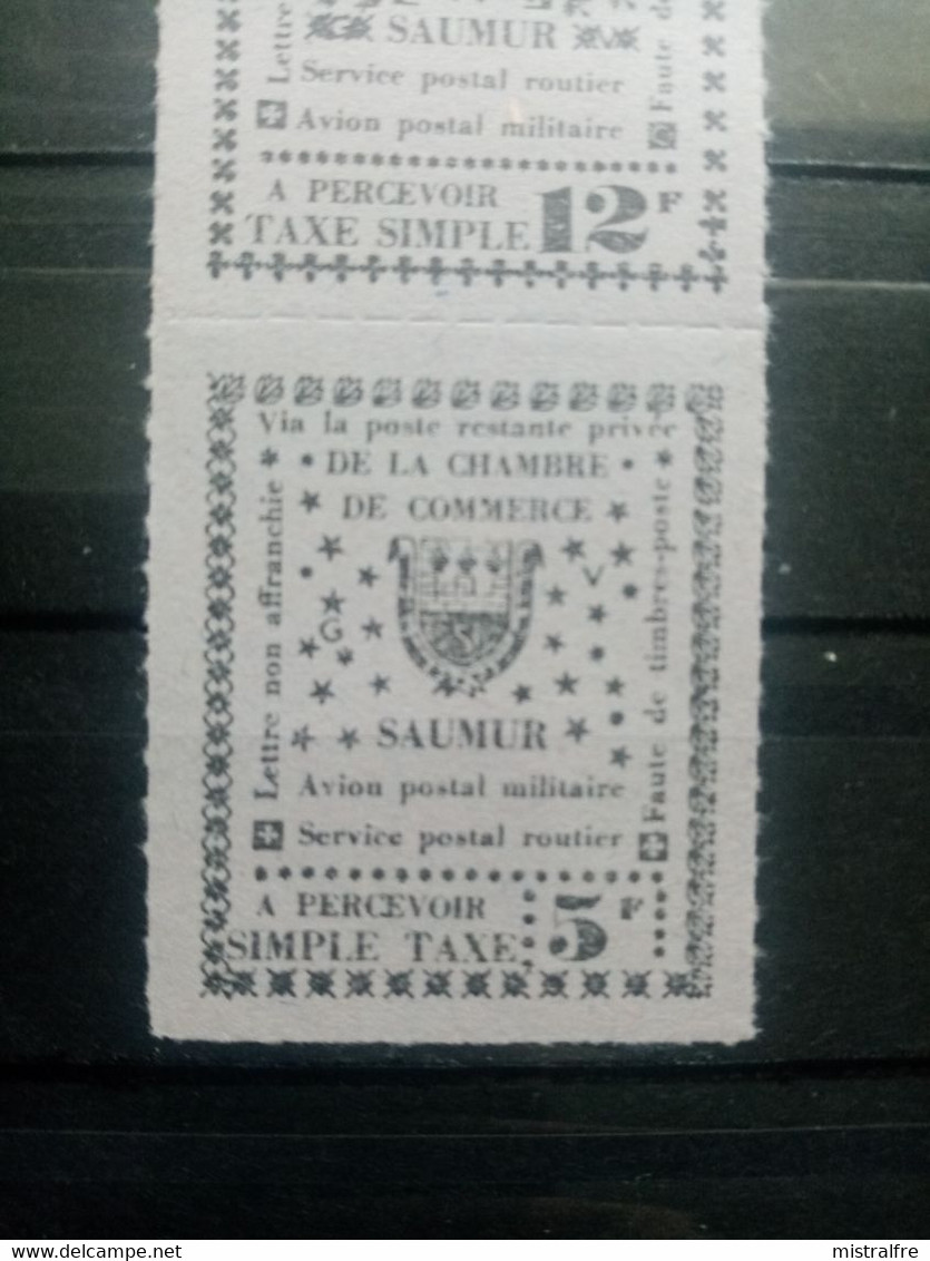 FRANCE. 1953. Timbres De Grève De SAUMUR. N° 4.5 Et 6 Se Tenant.Percés En Ligne . Côte MAURY 2019 : 60,00 € - Stamps
