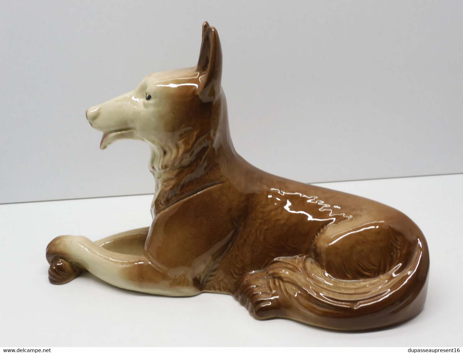 *JOLI SUJET CERAMIQUE ART DECO CHIEN LOUP Marqué ST CLEMENT COLLECTION  E